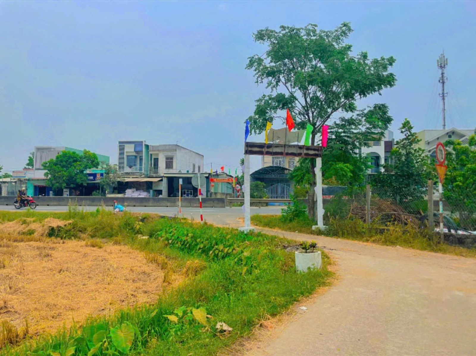 Vị trí căn nhà sát mặt đường QL1A